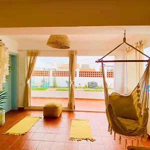 https://golden-wave-surf-villa.in-canary-islands.com